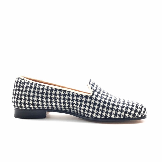 Houndstooth fabric slipper